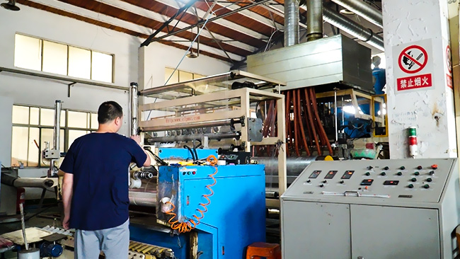 纏繞膜批發廠家教您調節纏繞膜生產模具 纏繞膜批發廠家教您調節纏繞膜生產模具